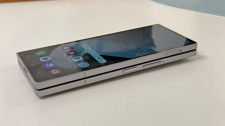 Galaxy Z Fold 7 đánh đổi pin để có độ mỏng ấn tượng.