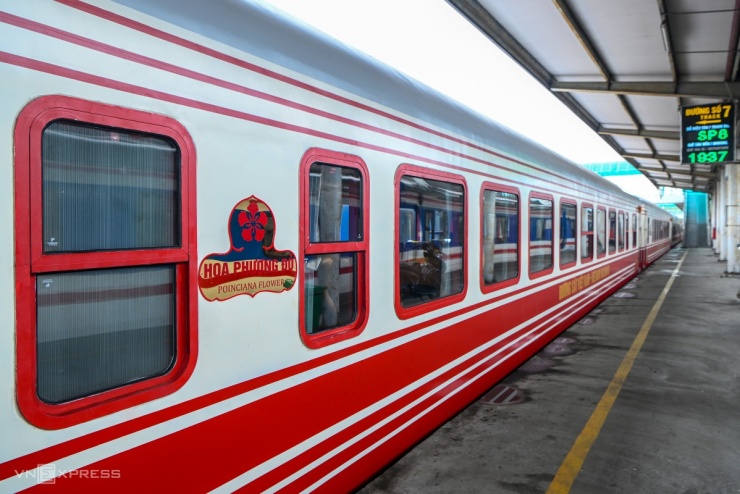 Tàu khách hạng sang Hà Nội - Hải Phòng trước ngày lăn bánh - 1