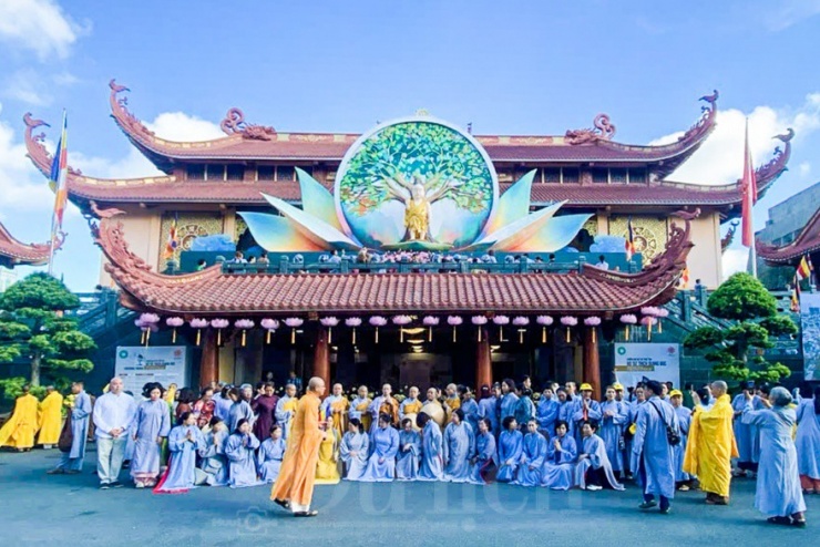 Sự kiện này thu hút hàng chục ngàn Tăng Ni, Phật tử và người dân từ khắp nơi đến để bày tỏ lòng thành kính tinh thần từ bi, bất khuất vì đạo pháp và dân tộc.