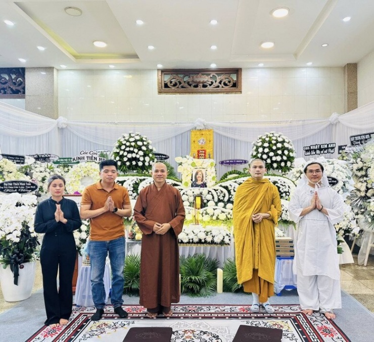 Xót xa cảnh NSƯT Đại Nghĩa lặng nhìn di ảnh mẹ khi tang lễ vãn người, Nhật Kim Anh "sát cánh" lo hậu sự - 3