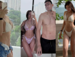 Vợ thủ môn Đặng Văn Lâm dẫn đầu đường đua bikini mùa hè