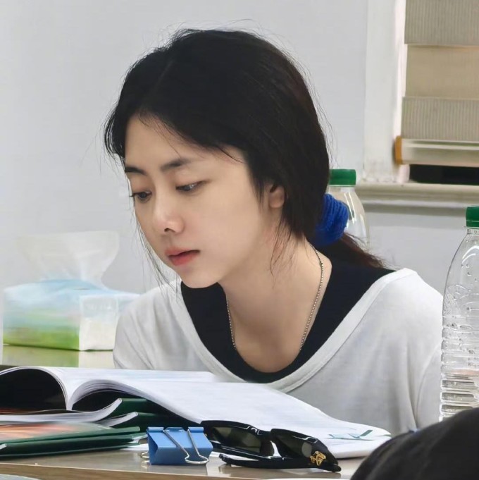 Bức ảnh mặt mộc mới nhất của Đàm Tùng Vận nhận được cơn mưa lời khen từ cộng đồng mạng. Ảnh: Weibo