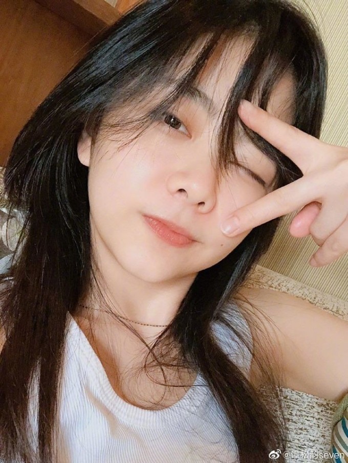 Nữ diễn viên 35 tuổi nhiều lần khoe làn da mộc mịn màng, hầu như không có khuyết điểm. Ảnh: Weibo
