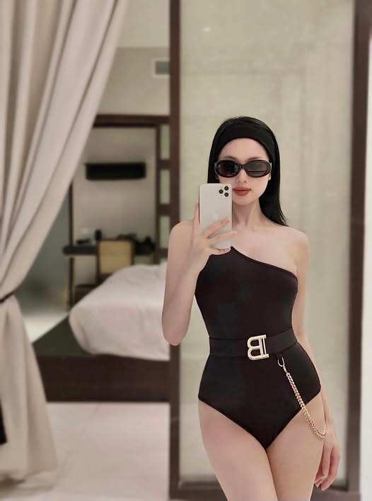 Tâm Tít tên thật Phạm Thanh Tâm (sinh năm 1989), là một trong những hot girl đời đầu của Hà Thành. Sở hữu gương mặt bầu bĩnh dễ thương, thanh tú, nụ cười rạng rỡ, Tâm Tít được rất nhiều người yêu mến.