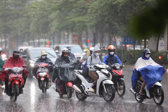 Miền Bắc, Bắc Trung Bộ đón mưa dông diện rộng từ đêm 9/5.