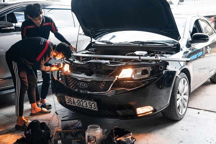 Đừng quên đưa xe đến các dịch vụ check xe từ các địa điểm uy tín hoặc nhờ thợ sửa xe chuyên nghiệp.
