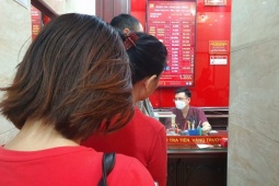 Giá vàng đột ngột giảm  sốc , người mua vàng sáng mừng chiều tiếc vì  " mất bữa lòng ngon " 