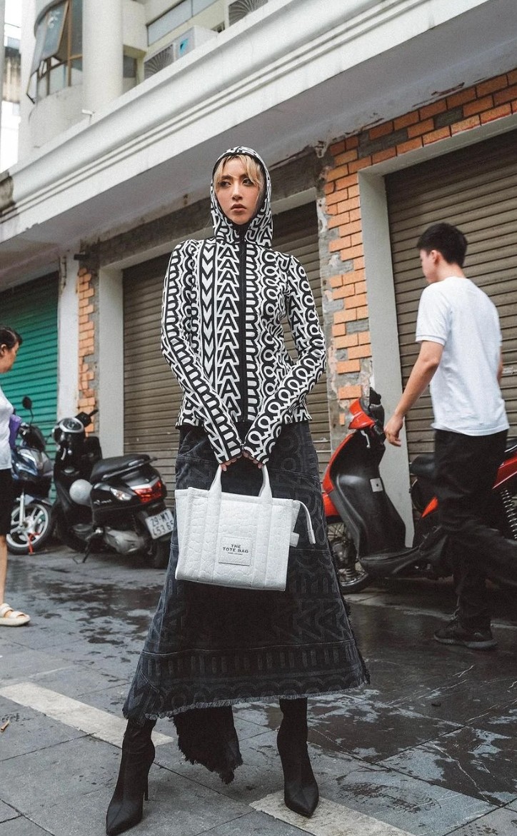 Style áo chống nắng gây chú ý của Hồ Ngọc Hà - 10