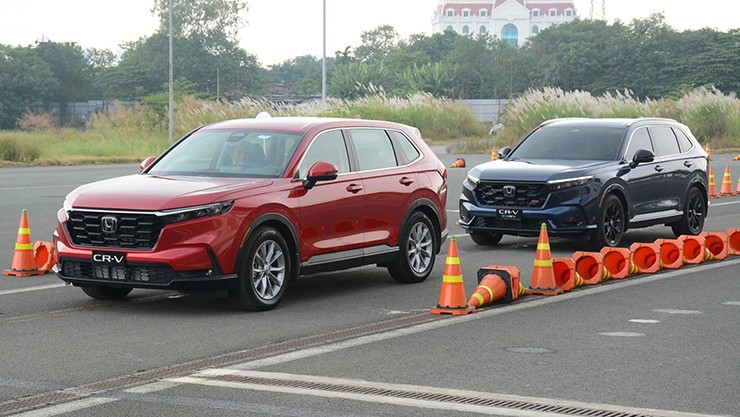 Giá xe Honda CR-V tháng 5/2025, ưu đãi 50% lệ phí trước bạ - 1
