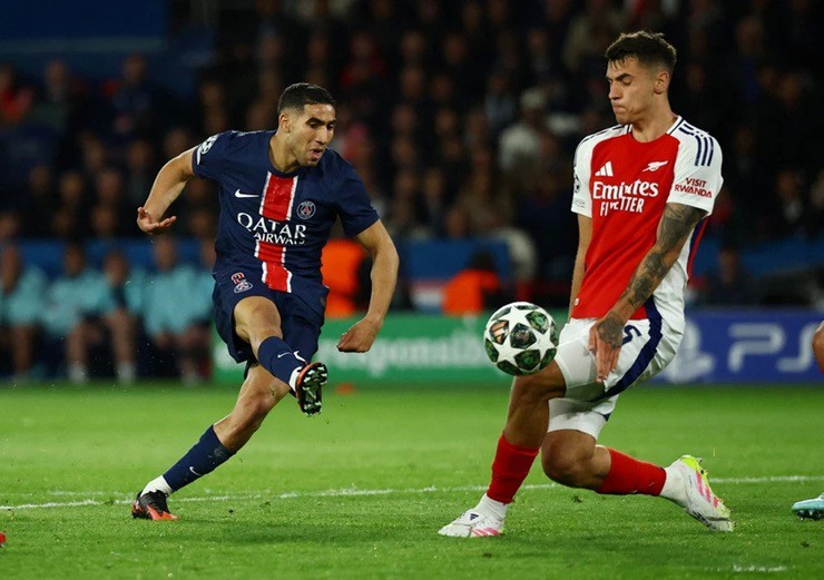 Achraf Hakimi tỏa sáng trong chiến thắng của PSG trước Arsenal