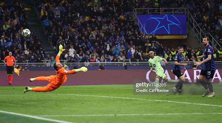 Yann Sommer cản phá xuất thần trước cú sút của&nbsp;Yamal