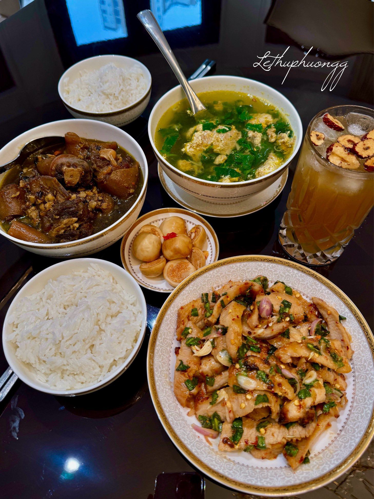 Nọng heo trộn thính sốt thái - Đuôi bò hầm thuốc bắc - Canh cua mùng tơi