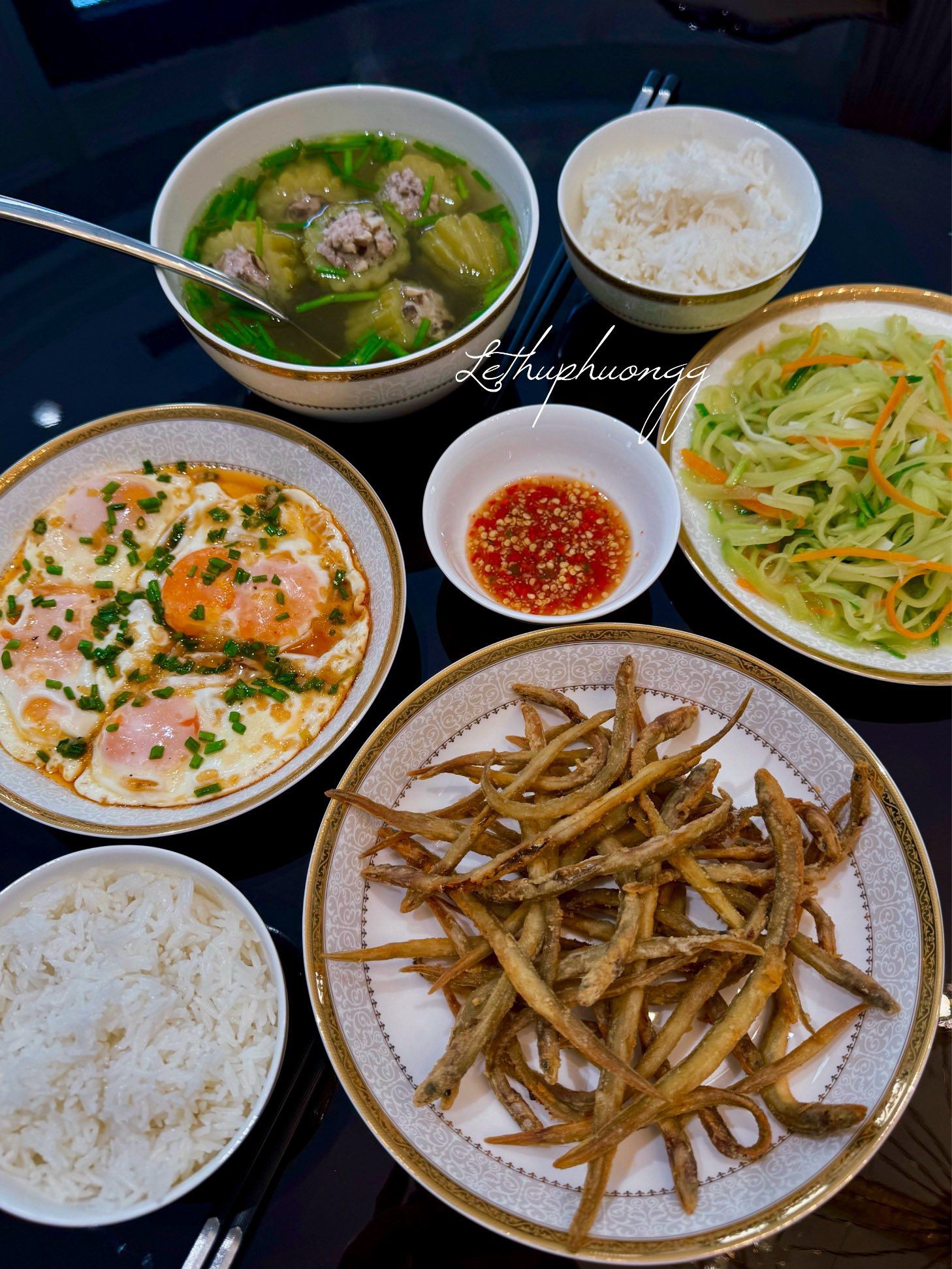 Cá sụn chiên - Trứng ốp rim mắm - Su su xào tỏi - Canh mướp đắng nhồi thịt