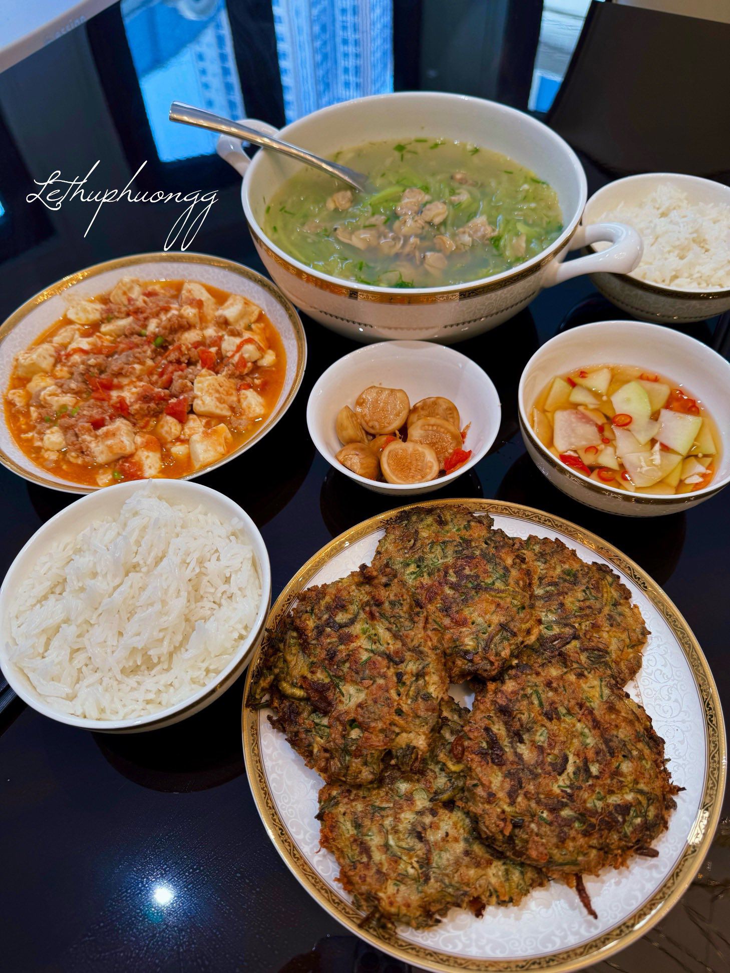 Chả rươi - Đậu thịt sốt cà chua - Canh bầu nấu ngao