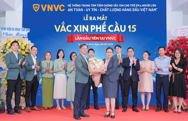 Hệ thống tiêm chủng VNVC công bố ra mắt và triển khai tiêm vắc xin phế cầu 15 tại hơn 220 trung tâm trên toàn quốc sáng 8/5. Ảnh: Mộc Thảo