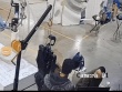 Robot Unitree H1 'tấn công' kỹ sư