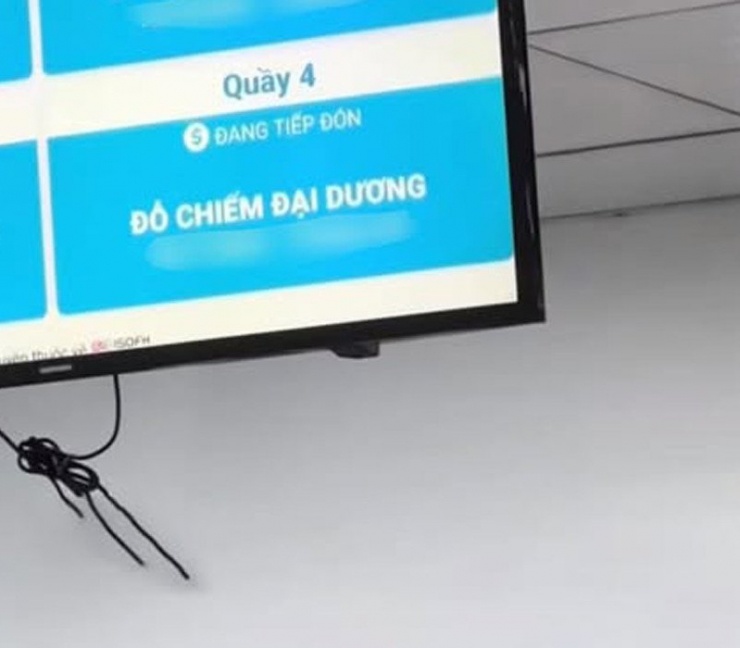 Tên con trai chị Ngọc trên bảng tên của trung tâm tiêm chủng. Ảnh: NVCC