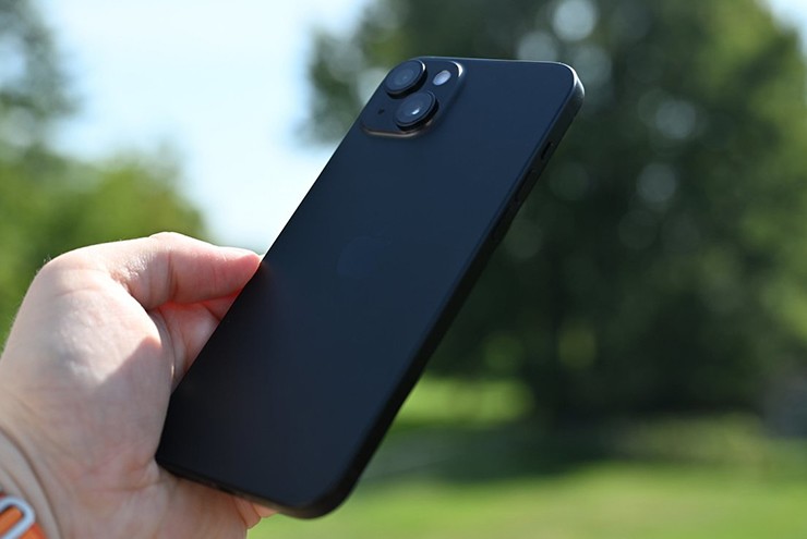 Apple “tra tấn” iPhone ra sao trước khi tung ra thị trường? - 1
