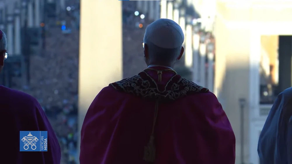 Giáo hoàng Leo XIV ra mắt tín đồ và người dân. Ảnh chụp màn hình: VATICAN MEDIA