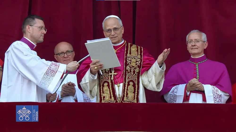 Giáo hoàng Leo XIV có bài phát biểu đầu tiên trước tín đồ và người dân. Ảnh chụp màn hình: VATICAN MEDIA