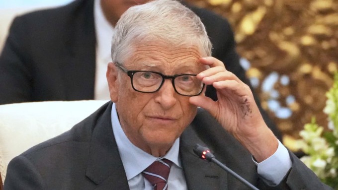 Bill Gates trong cuộc họp với Tổng thống Indonesia Prabowo Subianto tại Cung điện Merdeka ở Jakarta, Indonesia, ngày 7/5. Ảnh: AFP
