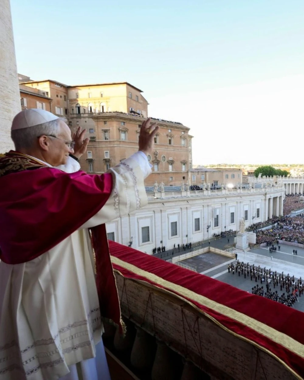 Tân Giáo hoàng Leo XIV (giữa). Ảnh: VATICAN NEWS/X