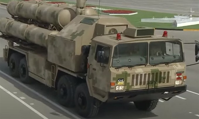 Xe chở đạn kiêm bệ phóng tên lửa phòng không HQ-9 của Pakistan. Ảnh: X/JaidevJamwal