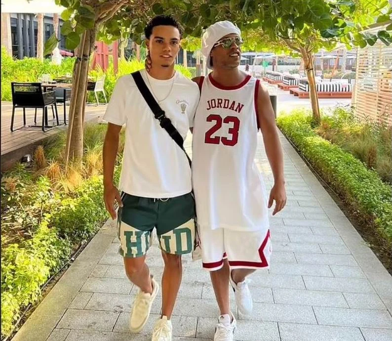 Quái kiệt sân cỏ, huyền thoại Ronaldinho "sản sinh" cậu con trai Joao Mendes qua vài năm học ở lò La Masia vẫn thất bại.