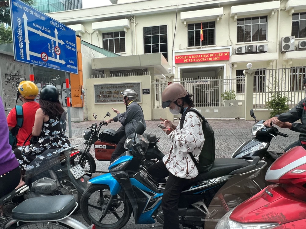 Nếu không đáp ứng được mức tiêu thụ nhiên liệu, nhiều dòng ô tô, xe máy sẽ phải ngưng bán tại thị trường Việt Nam. Ảnh: TN