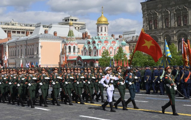 Đoàn Quân đội Nhân dân Việt Nam tham gia duyệt binh trên Quảng trường Đỏ. Ảnh: RIA