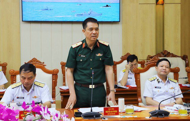 Thiếu tướng Nguyễn An Phong khẳng định ở cương vị công tác mới, sẽ không ngừng phấn đấu, rèn luyện, cùng với tập thể Đảng ủy, Bộ Tư lệnh Hải quân lãnh đạo, chỉ đạo Quân chủng thực hiện thắng lợi mọi nhiệm vụ được giao.