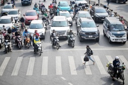 Ôtô dừng chờ quá vạch bị phạt 18-20 triệu đồng như vượt đèn đỏ
