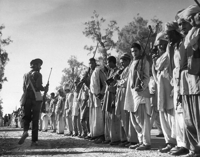 Các chiến binh tộc Pashtun. Ảnh: LIFE Picture Collection
