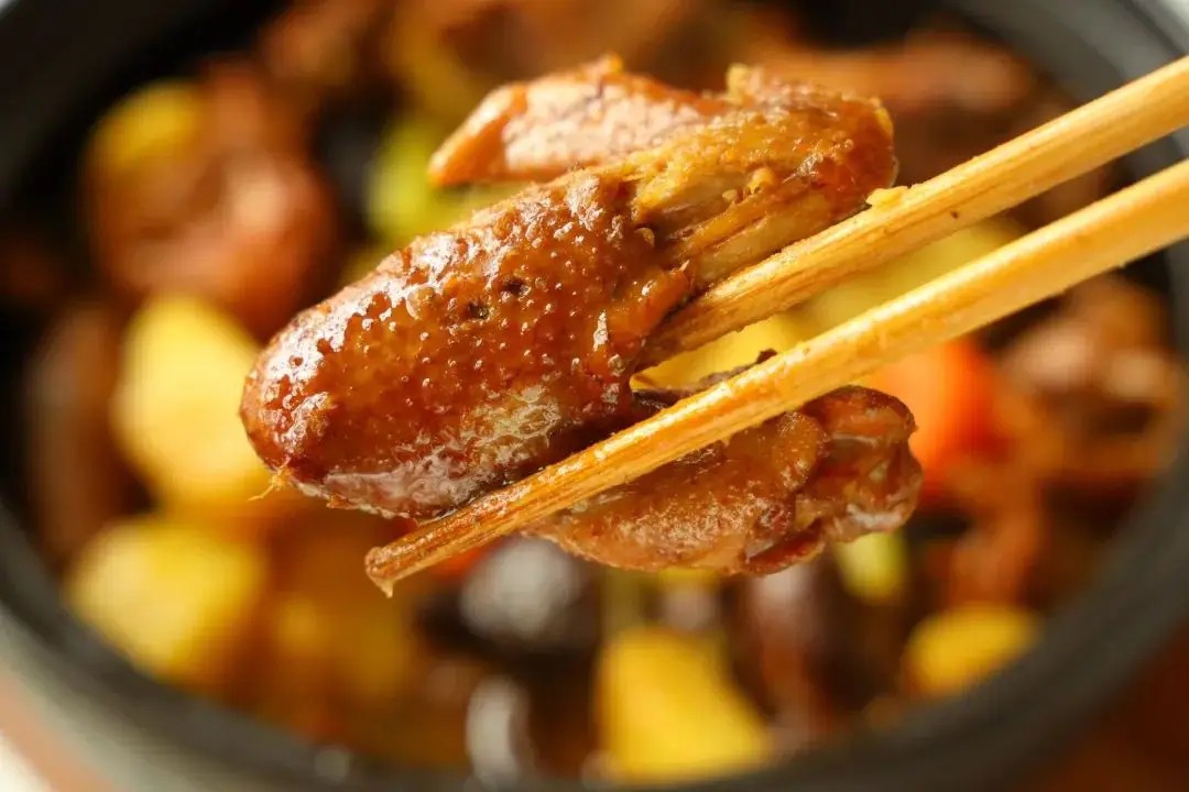 Món gà hầm nấm khoai tây thơm ngậy, cả nhà tranh nhau vét nồi - 1