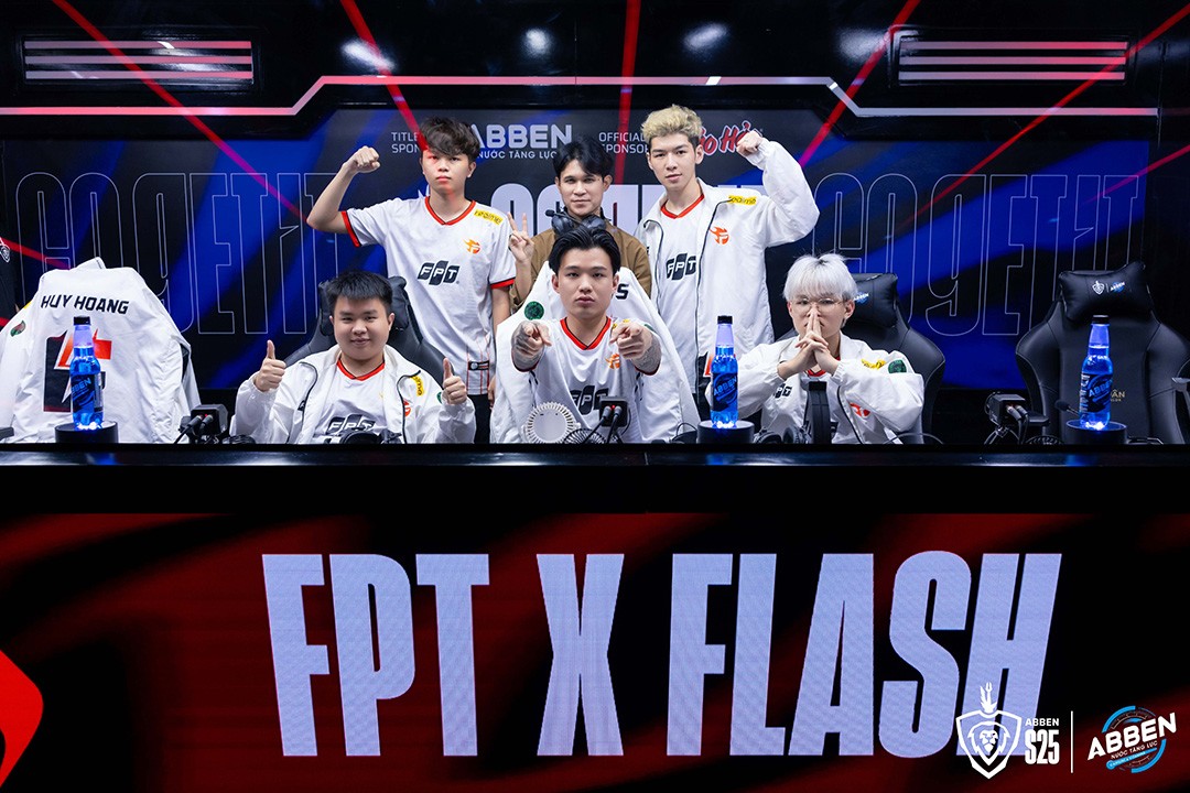 Đội tuyển FPT x Flash tại giải đấu. (Ảnh: Garena)