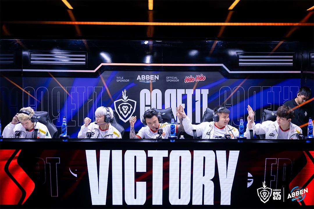 FPT x Flash giành tấm vé đầu tiên vào Chung kết tổng.(Ảnh: Garena)