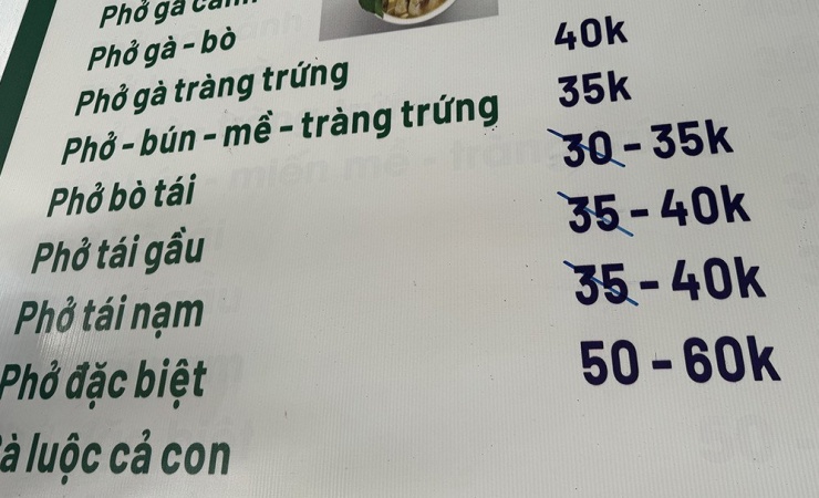 Quán phở tăng giá. Ảnh: D.Anh