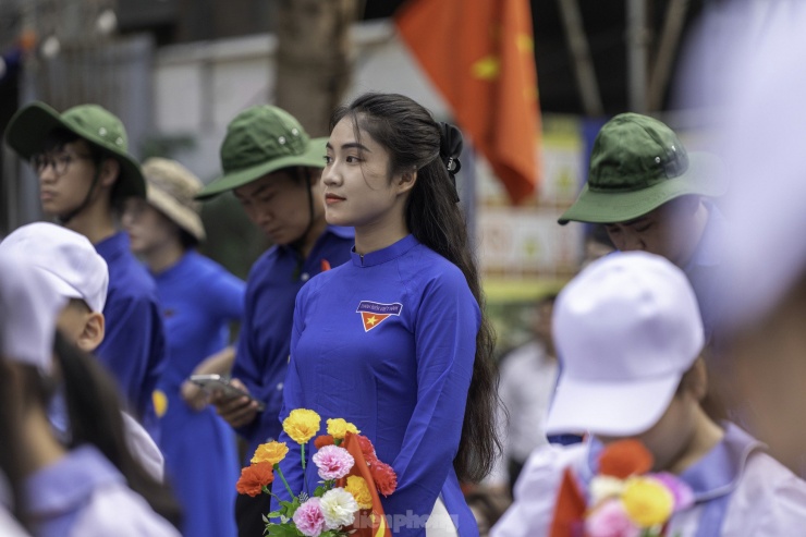 Những ‘bóng hồng’ tham gia diễu hành kỷ niệm 70 năm giải phóng Hải Phòng - 6