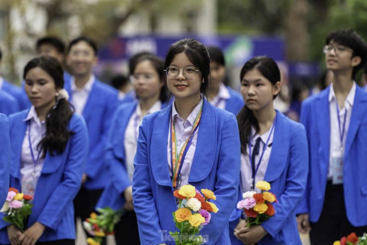 Những ‘bóng hồng’ tham gia diễu hành kỷ niệm 70 năm giải phóng Hải Phòng - 13