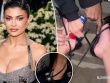 Video Kylie Jenner bị kẹt chân trong đôi giày đầy keo hút 20 triệu lượt xem