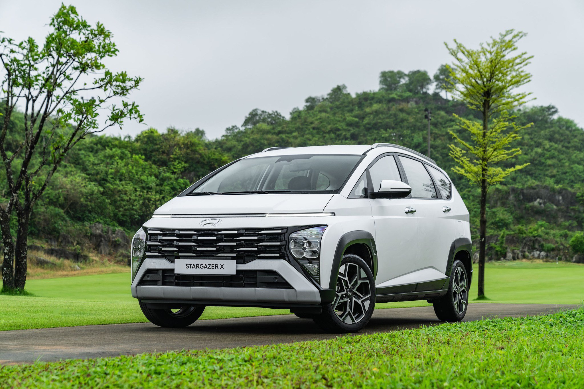 So sánh Hyundai Stargazer và Mitsubishi Xpander: Hai mẫu MPV ăn khách tại Việt Nam - 1