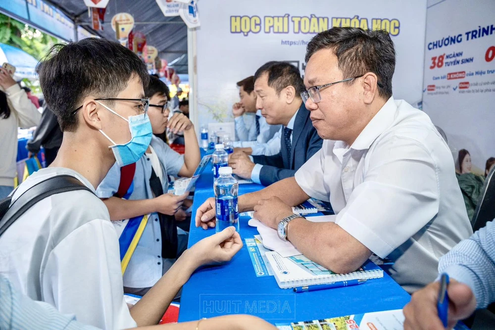 Loạt trường đại học ở TP.HCM tăng học phí năm học 2025-2026 - 3