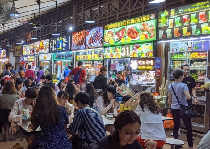 Khu ẩm thực bình dân Newton Circus Hawker Centre.