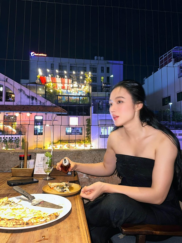 Angela Phương Trinh trông vạm vỡ như nữ lực sĩ