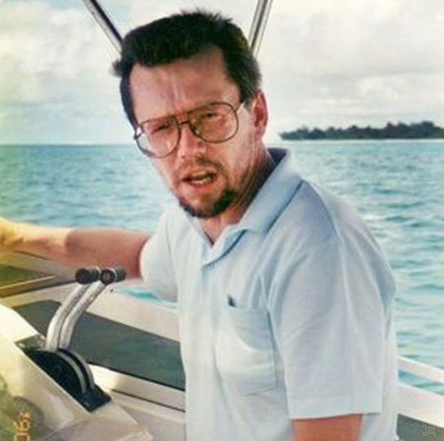 Doanh nhân Mỹ Larry Hillblom.