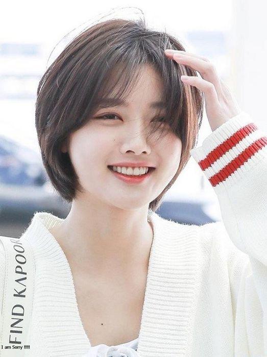 Kiểu tóc tém cá tính năng động.