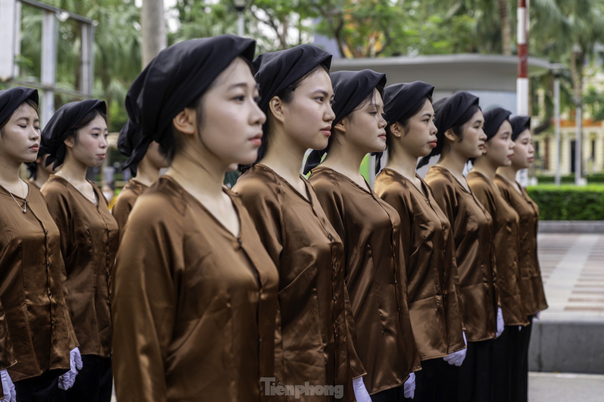 Những ‘bóng hồng’ tham gia diễu hành kỷ niệm 70 năm giải phóng Hải Phòng - 4