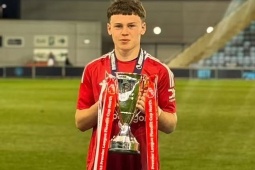 Con trai Wayne Rooney ghi cú đúp đánh bại đội U15 mạnh nhất nước Anh