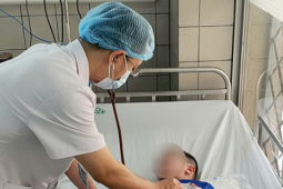 Bé trai 5 tuổi suýt mất mạng vì nghịch dây rút quần