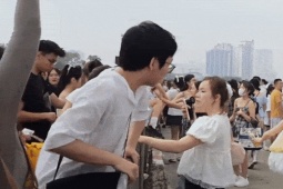 Khán giả trèo rào ở Mỹ Đình để vào xem concert Anh trai
